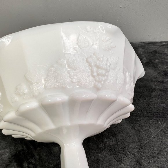 Vintage Westmoreland Milk Glass Pedestal Fruit Bowl Grapevine Scalloped White - Picture 5 of 9